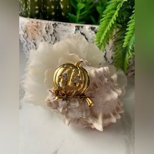 Vintage Gorgeous Pumpkin gold tone brooch.